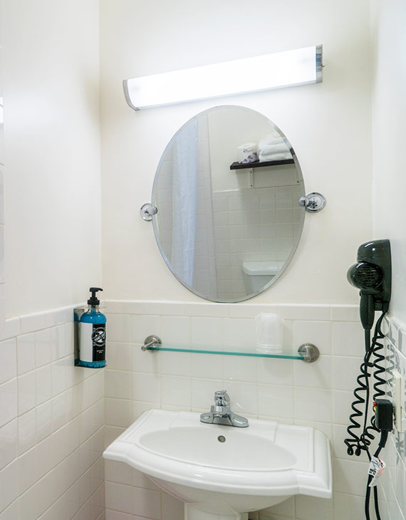 Two Queen Family Suite Bathroom